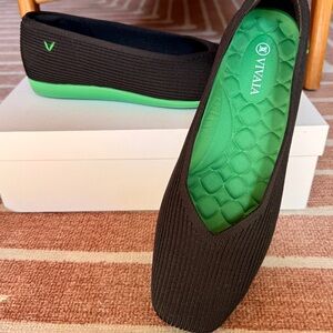 VIVAIA Black and Green Women's Flats